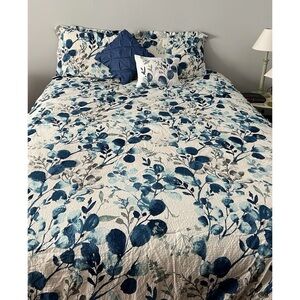 Madison Park 6 piece Queen Comforter Set with Matching Curtains